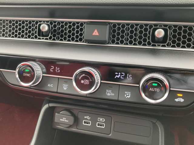 ホンダ シビック タイプR 千葉県 2024(令6)年 0.4万km チャンピオンシップホワイト ワンオーナー/純正9インチナビ/AppleCarPlay/Andoroid Auto/Bluetooth/フルセグTV/バックカメラ/ETC2.0/前後ドライブレコーダー/衝突軽減ブレーキ/ブラインドスポットモニター/アダプティブクルーズコントロール/路外逸脱抑制機能/パーキングセンサーシステム/オートハイビーム/標識認識機能/先行車発進お知らせ/スマートキー/スペアキー×１/プッシュスタート/ステアリングスイッチ/ウインカーミラー/純正フルLEDヘッドライト/純正19インチアルミホイール/純正フロアマット/保証書・取扱説明書