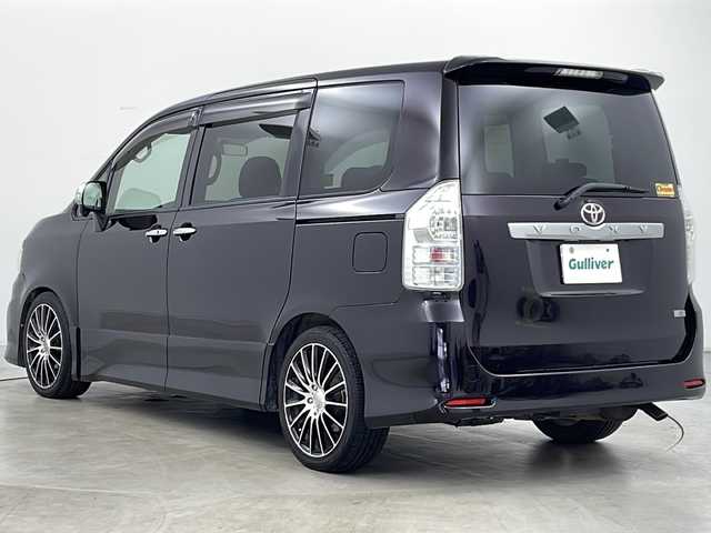 トヨタ ヴォクシー ZS 煌 道央・札幌 2011(平23)年 11.2万km ボルドーマイカメタリック ・寒冷地仕様/・純正ナビ&BT&DVD&CD/・バックカメラ/・両側パワースライドドア/・パドルシフト/・ETC/・フロントワイパーデアイサー/・ウィンカー付きドアミラー/・ドアミラーヒーター/・純正フロアマット/・社外アッパーグリル/・社外ロアビレットグリル/・HIDヘッドライト/・フォグランプ/・オートライト/・スマートキー/・スペアキー/・社外リモコンスターター/・保証書/・取扱説明書