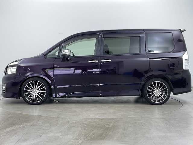 トヨタ ヴォクシー ZS 煌 道央・札幌 2011(平23)年 11.2万km ボルドーマイカメタリック ・寒冷地仕様/・純正ナビ&BT&DVD&CD/・バックカメラ/・両側パワースライドドア/・パドルシフト/・ETC/・フロントワイパーデアイサー/・ウィンカー付きドアミラー/・ドアミラーヒーター/・純正フロアマット/・社外アッパーグリル/・社外ロアビレットグリル/・HIDヘッドライト/・フォグランプ/・オートライト/・スマートキー/・スペアキー/・社外リモコンスターター/・保証書/・取扱説明書