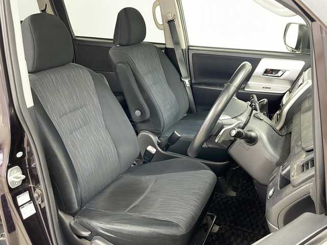 トヨタ ヴォクシー ZS 煌 道央・札幌 2011(平23)年 11.2万km ボルドーマイカメタリック ・寒冷地仕様/・純正ナビ&BT&DVD&CD/・バックカメラ/・両側パワースライドドア/・パドルシフト/・ETC/・フロントワイパーデアイサー/・ウィンカー付きドアミラー/・ドアミラーヒーター/・純正フロアマット/・社外アッパーグリル/・社外ロアビレットグリル/・HIDヘッドライト/・フォグランプ/・オートライト/・スマートキー/・スペアキー/・社外リモコンスターター/・保証書/・取扱説明書