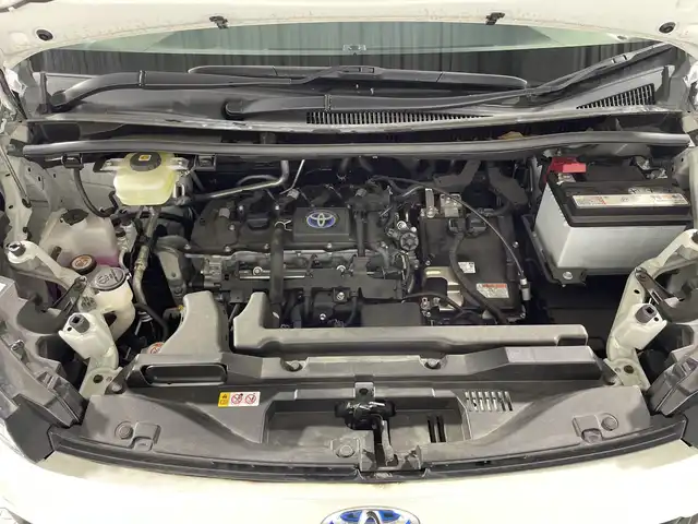 トヨタ ヴォクシー ハイブリッド S－Z 神奈川県 2023(令5)年 2万km ホワイトパールクリスタルシャイン ディスプレイオーディオプラス/コネクティッド対応10.5型ディスプレイオーディオ/車載メモリーナビ/純正後席モニター【V14T-R72R】/DVD CD　AM FM フルセグ　USB　HDMI　Applecarplay　Androidauto　Bluetooth　先読みエコドライブ　ETC2.0ユニット/ブラインドスポットモニター/両側電動スライドドア/セーフティセンス/安心降車アシスト/アドバンストドライブ/緊急時操舵支援/フロントトラフィックアラート/レーンチェンジアシスト/パーキングサポートブレーキ/プリクラッシュセーフティ/レーントレーシングアシスト/レーンディバーチャーアラート/レーダークルーズコントロール/オートマチックハイビーム/オードサインアシスト/ドライバー異常対応システム/プロアクティブドライビングアシスト/発進遅れ告知機能/パーキングサポートブレーキ/車両接近通報装置/フリーストップバックドア【イージークローザー】/革巻きステアリング【スイッチ】/合皮コンビシート/前席快適温熱シート/プッシュスタート/スマートキー/LEDヘッドランプ/純正17インチアルミホイール