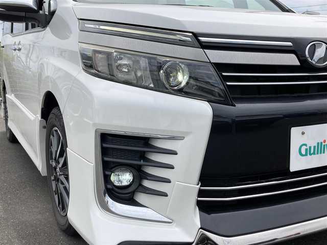 トヨタ ヴォクシー ZS 煌Ⅱ 茨城県 2017(平29)年 5.7万km ホワイトパールクリスタルシャイン 純正ナビ/【AM・FM・DISC・SD・TV・BT・VTR】/アイドリングストップ/ETC/前方ドラレコ/両側パワスラ/モデリスタエアロ/純アルミ/純フロア/横滑り/レーンキープ/LED/衝突軽減/電格ミラー/ウインカーミラー/ドアバイザー
