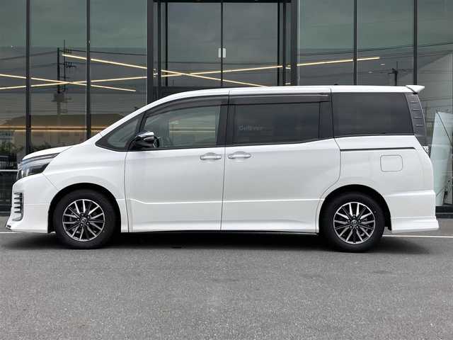 トヨタ ヴォクシー ZS 煌Ⅱ 茨城県 2017(平29)年 5.7万km ホワイトパールクリスタルシャイン 純正ナビ/【AM・FM・DISC・SD・TV・BT・VTR】/アイドリングストップ/ETC/前方ドラレコ/両側パワスラ/モデリスタエアロ/純アルミ/純フロア/横滑り/レーンキープ/LED/衝突軽減/電格ミラー/ウインカーミラー/ドアバイザー