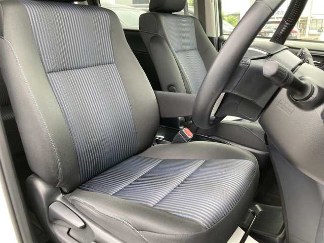 トヨタ ヴォクシー ZS 煌Ⅱ 茨城県 2017(平29)年 5.7万km ホワイトパールクリスタルシャイン 純正ナビ/【AM・FM・DISC・SD・TV・BT・VTR】/アイドリングストップ/ETC/前方ドラレコ/両側パワスラ/モデリスタエアロ/純アルミ/純フロア/横滑り/レーンキープ/LED/衝突軽減/電格ミラー/ウインカーミラー/ドアバイザー