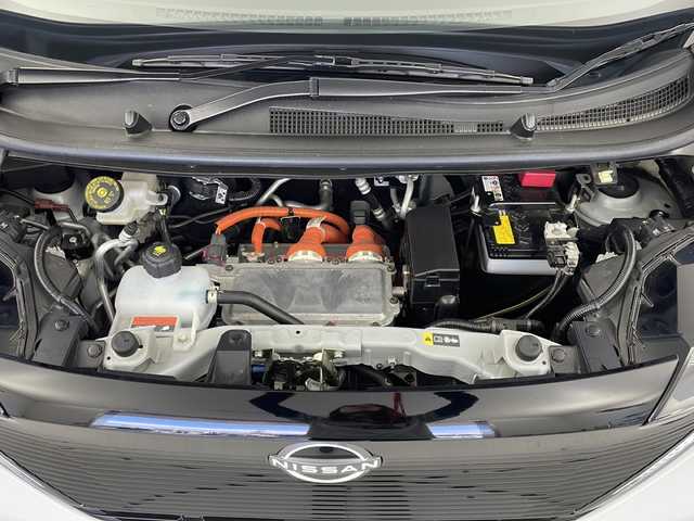 日産 サクラ X 岐阜県 2022(令4)年 0.7万km チタニウムグレーM/シルキーホワイト 登録時走行距離6585km/ワンオーナー/取扱説明書【車両/ディスプレイオーディオ】/保証書/ツートンシーズンカラー/9型ディスプレイオーディオ【Bluetooth/HDMI/アップルCarPlay対応/アンドロイドオート対応】/バックカメラ/200V充電ケーブル/プッシュスタート/インテリジェントキー(スペアインテリジェント×1)/衝突軽減ブレーキ/車線逸脱警報/LEDヘッドライト/オートライト/ウインカーミラー/ドライブレコーダー/ETC/純正14インチアルミ