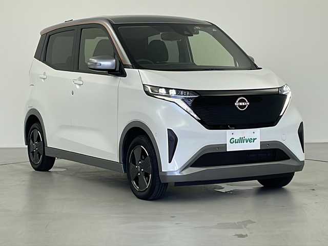 日産 サクラ X 岐阜県 2022(令4)年 0.7万km チタニウムグレーM/シルキーホワイト 登録時走行距離6585km/ワンオーナー/取扱説明書【車両/ディスプレイオーディオ】/保証書/ツートンシーズンカラー/9型ディスプレイオーディオ【Bluetooth/HDMI/アップルCarPlay対応/アンドロイドオート対応】/バックカメラ/200V充電ケーブル/プッシュスタート/インテリジェントキー(スペアインテリジェント×1)/衝突軽減ブレーキ/車線逸脱警報/LEDヘッドライト/オートライト/ウインカーミラー/ドライブレコーダー/ETC/純正14インチアルミ
