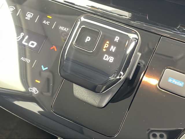 日産 サクラ X 岐阜県 2022(令4)年 0.7万km チタニウムグレーM/シルキーホワイト 登録時走行距離6585km/ワンオーナー/取扱説明書【車両/ディスプレイオーディオ】/保証書/ツートンシーズンカラー/9型ディスプレイオーディオ【Bluetooth/HDMI/アップルCarPlay対応/アンドロイドオート対応】/バックカメラ/200V充電ケーブル/プッシュスタート/インテリジェントキー(スペアインテリジェント×1)/衝突軽減ブレーキ/車線逸脱警報/LEDヘッドライト/オートライト/ウインカーミラー/ドライブレコーダー/ETC/純正14インチアルミ