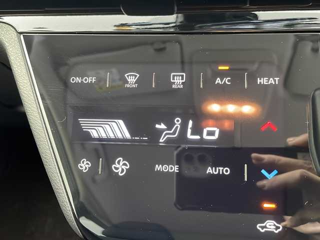日産 サクラ X 岐阜県 2022(令4)年 0.7万km チタニウムグレーM/シルキーホワイト 登録時走行距離6585km/ワンオーナー/取扱説明書【車両/ディスプレイオーディオ】/保証書/ツートンシーズンカラー/9型ディスプレイオーディオ【Bluetooth/HDMI/アップルCarPlay対応/アンドロイドオート対応】/バックカメラ/200V充電ケーブル/プッシュスタート/インテリジェントキー(スペアインテリジェント×1)/衝突軽減ブレーキ/車線逸脱警報/LEDヘッドライト/オートライト/ウインカーミラー/ドライブレコーダー/ETC/純正14インチアルミ