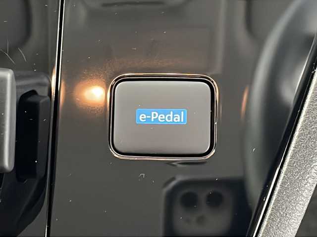 日産 サクラ X 岐阜県 2022(令4)年 0.7万km チタニウムグレーM/シルキーホワイト 登録時走行距離6585km/ワンオーナー/取扱説明書【車両/ディスプレイオーディオ】/保証書/ツートンシーズンカラー/9型ディスプレイオーディオ【Bluetooth/HDMI/アップルCarPlay対応/アンドロイドオート対応】/バックカメラ/200V充電ケーブル/プッシュスタート/インテリジェントキー(スペアインテリジェント×1)/衝突軽減ブレーキ/車線逸脱警報/LEDヘッドライト/オートライト/ウインカーミラー/ドライブレコーダー/ETC/純正14インチアルミ