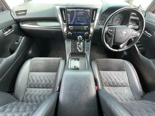 トヨタ ヴェルファイア Z Gエディション 滋賀県 2016(平28)年 7.1万km ブラック 禁煙車/ツインムーンルーフ/アルパイン11インチナビ/【Bluetooth/フルセグTV/CD/DVD】/アルパインフリップダウンモニター/バックカメラ/ビルトインETC/プリクラッシュセーフティ/クルーズコントロール/クリアランスソナー/パワーバックドア/LEDライト/ハーフレザーシート/エグゼクティブパワーシート/パワーオットマン/両側パワースライドドア/スマートキー
