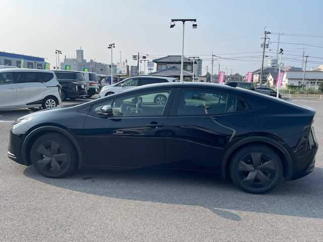 トヨタ プリウス U 長崎県 2023(令5)年 4.1万km アティチュードブラックマイカ 純正ディスプレイオーディオ/BT/USB/Miracast/フルセグTV/バックカメラ/トヨタセーフティセンス/レーダークルーズコントロール/レーンアシスト/オートハイビーム/LEDヘッドライト/ドライブレコーダー前後/コーナーセンサー前後/ビルトインETC