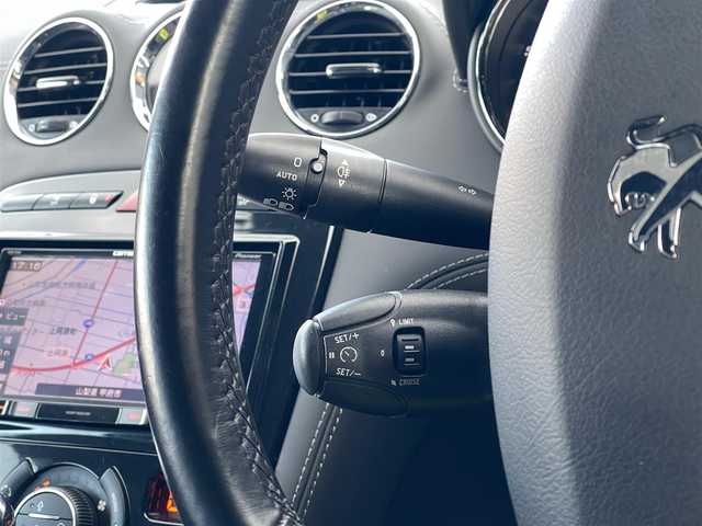 プジョー ＲＣＺ 山梨県 2016(平28)年 5.2万km BLANC NACRE 社外メモリナビ（AVIC-RZ99）/　（AM/FM/CD/DVD/フルセグ/Bluetooth）/バックカメラ/クルーズコントロール/黒革/シートヒーター/パワーシート/前後コーナーセンサー/キセノン/ETC/リモコンキー/純正18インチAW