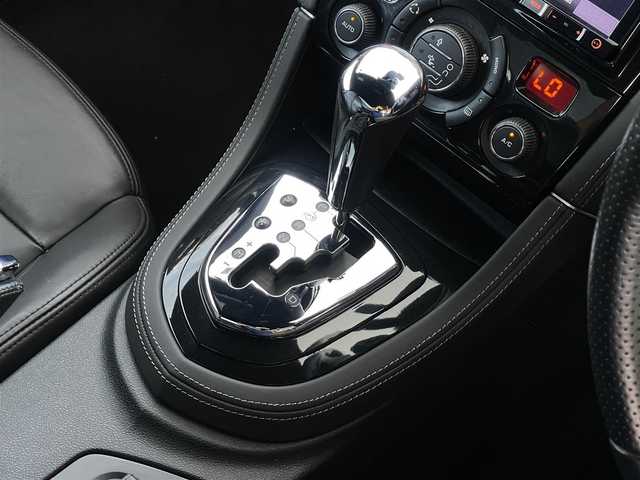 プジョー ＲＣＺ 山梨県 2016(平28)年 5.2万km BLANC NACRE 社外メモリナビ（AVIC-RZ99）/　（AM/FM/CD/DVD/フルセグ/Bluetooth）/バックカメラ/クルーズコントロール/黒革/シートヒーター/パワーシート/前後コーナーセンサー/キセノン/ETC/リモコンキー/純正18インチAW