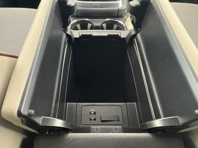 マツダ ＣＸ－８ XD グランドジャーニー 愛知県 2023(令5)年 1.8万km ジェットブラックマイカ 4WD/ディーゼルターボ/ヘッドアップディスプレイ/純正ナビ付10.25インチセンターディスプレイ/　　　・BT/フルセグ/全方位カメラ/ドライブレコーダー（前後）/ETC/本革巻ステアリングリモコン/ステアリングヒーター/ステアリングリモコン/ハーフレザーシート/パワーシート（D/N）/置くだけ充電/シートヒーター（1、2列目）/三列シート/7人乗り/パワーバックドア/ルーフレール/純正19インチアルミホイール/アダプティブLEDヘッドライト/フォグランプ/ブラインドスポットモニター/レーダークルーズコントロール/レーンキープアシスト/トラフィック＆クルーズサポート/交通標識認識機能/ドライバーアテンションアラート