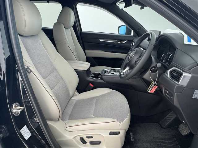 マツダ ＣＸ－８ XD グランドジャーニー 愛知県 2023(令5)年 1.8万km ジェットブラックマイカ 4WD/ディーゼルターボ/ヘッドアップディスプレイ/純正ナビ付10.25インチセンターディスプレイ/　　　・BT/フルセグ/全方位カメラ/ドライブレコーダー（前後）/ETC/本革巻ステアリングリモコン/ステアリングヒーター/ステアリングリモコン/ハーフレザーシート/パワーシート（D/N）/置くだけ充電/シートヒーター（1、2列目）/三列シート/7人乗り/パワーバックドア/ルーフレール/純正19インチアルミホイール/アダプティブLEDヘッドライト/フォグランプ/ブラインドスポットモニター/レーダークルーズコントロール/レーンキープアシスト/トラフィック＆クルーズサポート/交通標識認識機能/ドライバーアテンションアラート