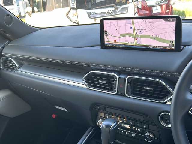 マツダ ＣＸ－８ XD グランドジャーニー 大阪府 2023(令5)年 1.8万km ジェットブラックマイカ 4WD/ディーゼルターボ/ヘッドアップディスプレイ/純正ナビ付10.25インチセンターディスプレイ/・BT/フルセグテレビ/・AM/FM/全方位カメラ/ドライブレコーダー（前後）/ETC/本革巻ステアリングリモコン/ステアリングヒーター/ステアリングリモコン/ハーフレザーシート/パワーシート（D/N）/置くだけ充電/シートヒーター（1、2列目）/三列シート/7人乗り/パワーバックドア/ルーフレール/純正19インチアルミホイール/アダプティブLEDヘッドライト/フォグランプ/ブラインドスポットモニター/レーダークルーズコントロール/レーンキープアシスト/トラフィック＆クルーズサポート/交通標識認識機能/ドライバーアテンションアラート