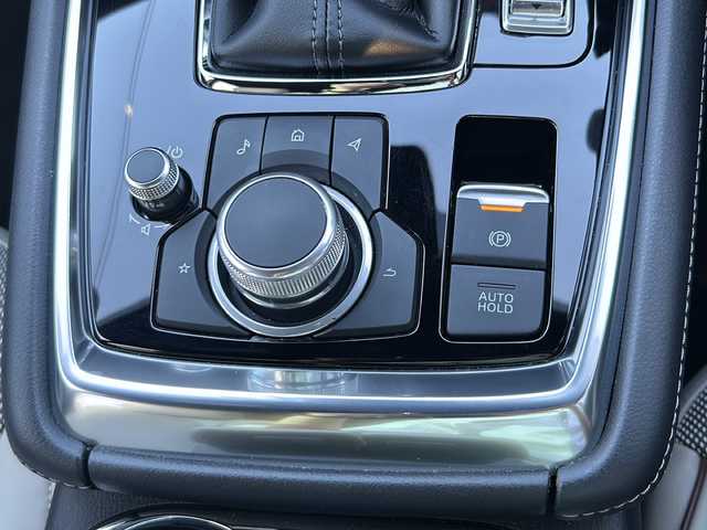 マツダ ＣＸ－８ XD グランドジャーニー 大阪府 2023(令5)年 1.8万km ジェットブラックマイカ 4WD/ディーゼルターボ/ヘッドアップディスプレイ/純正ナビ付10.25インチセンターディスプレイ/・BT/フルセグテレビ/・AM/FM/全方位カメラ/ドライブレコーダー（前後）/ETC/本革巻ステアリングリモコン/ステアリングヒーター/ステアリングリモコン/ハーフレザーシート/パワーシート（D/N）/置くだけ充電/シートヒーター（1、2列目）/三列シート/7人乗り/パワーバックドア/ルーフレール/純正19インチアルミホイール/アダプティブLEDヘッドライト/フォグランプ/ブラインドスポットモニター/レーダークルーズコントロール/レーンキープアシスト/トラフィック＆クルーズサポート/交通標識認識機能/ドライバーアテンションアラート