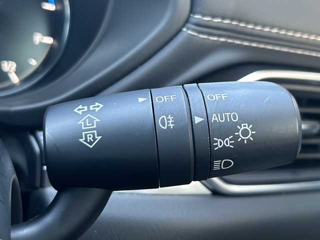 マツダ ＣＸ－８ XD グランドジャーニー 大阪府 2023(令5)年 1.8万km ジェットブラックマイカ 4WD/ディーゼルターボ/ヘッドアップディスプレイ/純正ナビ付10.25インチセンターディスプレイ/・BT/フルセグテレビ/・AM/FM/全方位カメラ/ドライブレコーダー（前後）/ETC/本革巻ステアリングリモコン/ステアリングヒーター/ステアリングリモコン/ハーフレザーシート/パワーシート（D/N）/置くだけ充電/シートヒーター（1、2列目）/三列シート/7人乗り/パワーバックドア/ルーフレール/純正19インチアルミホイール/アダプティブLEDヘッドライト/フォグランプ/ブラインドスポットモニター/レーダークルーズコントロール/レーンキープアシスト/トラフィック＆クルーズサポート/交通標識認識機能/ドライバーアテンションアラート
