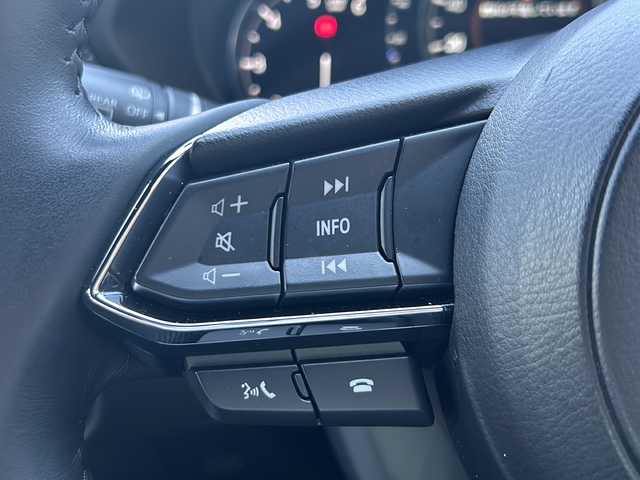 マツダ ＣＸ－８ XD グランドジャーニー 大阪府 2023(令5)年 1.8万km ジェットブラックマイカ 4WD/ディーゼルターボ/ヘッドアップディスプレイ/純正ナビ付10.25インチセンターディスプレイ/・BT/フルセグテレビ/・AM/FM/全方位カメラ/ドライブレコーダー（前後）/ETC/本革巻ステアリングリモコン/ステアリングヒーター/ステアリングリモコン/ハーフレザーシート/パワーシート（D/N）/置くだけ充電/シートヒーター（1、2列目）/三列シート/7人乗り/パワーバックドア/ルーフレール/純正19インチアルミホイール/アダプティブLEDヘッドライト/フォグランプ/ブラインドスポットモニター/レーダークルーズコントロール/レーンキープアシスト/トラフィック＆クルーズサポート/交通標識認識機能/ドライバーアテンションアラート