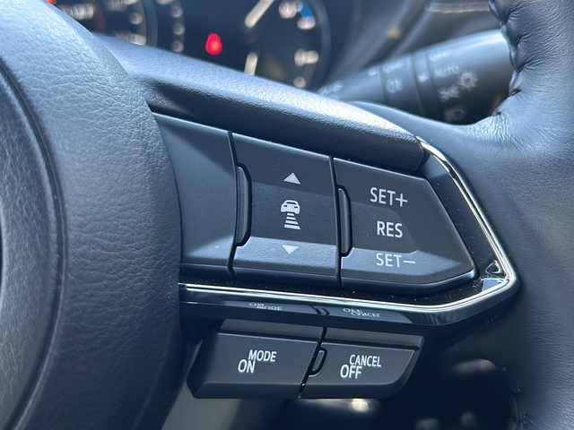 マツダ ＣＸ－８ XD グランドジャーニー 大阪府 2023(令5)年 1.8万km ジェットブラックマイカ 4WD/ディーゼルターボ/ヘッドアップディスプレイ/純正ナビ付10.25インチセンターディスプレイ/・BT/フルセグテレビ/・AM/FM/全方位カメラ/ドライブレコーダー（前後）/ETC/本革巻ステアリングリモコン/ステアリングヒーター/ステアリングリモコン/ハーフレザーシート/パワーシート（D/N）/置くだけ充電/シートヒーター（1、2列目）/三列シート/7人乗り/パワーバックドア/ルーフレール/純正19インチアルミホイール/アダプティブLEDヘッドライト/フォグランプ/ブラインドスポットモニター/レーダークルーズコントロール/レーンキープアシスト/トラフィック＆クルーズサポート/交通標識認識機能/ドライバーアテンションアラート