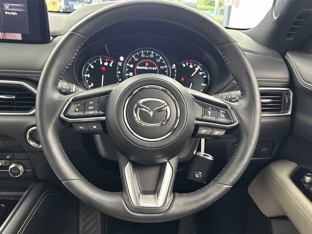 マツダ ＣＸ－８ XD グランドジャーニー 大阪府 2023(令5)年 1.8万km ジェットブラックマイカ 4WD/ディーゼルターボ/ヘッドアップディスプレイ/純正ナビ付10.25インチセンターディスプレイ/・BT/フルセグテレビ/・AM/FM/全方位カメラ/ドライブレコーダー（前後）/ETC/本革巻ステアリングリモコン/ステアリングヒーター/ステアリングリモコン/ハーフレザーシート/パワーシート（D/N）/置くだけ充電/シートヒーター（1、2列目）/三列シート/7人乗り/パワーバックドア/ルーフレール/純正19インチアルミホイール/アダプティブLEDヘッドライト/フォグランプ/ブラインドスポットモニター/レーダークルーズコントロール/レーンキープアシスト/トラフィック＆クルーズサポート/交通標識認識機能/ドライバーアテンションアラート