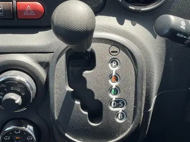 トヨタ スペイド F 滋賀県 2016(平28)年 4.2万km ブラックマイカ 純正ナビ/(ワンセグ/Bluetooth/CD)/衝突軽減ブレーキ/車線逸脱/横滑り防止/片側電動スライドドア/アイドリングストップ/HIDオートライト/オートハイビーム/純正フロアマット/ドライブレコーダー/ETC/電動格納ミラー/ドアバイザー