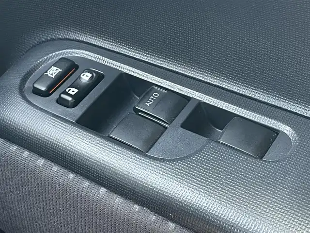 トヨタ スペイド F 滋賀県 2016(平28)年 4.2万km ブラックマイカ 純正ナビ/(ワンセグ/Bluetooth/CD)/衝突軽減ブレーキ/車線逸脱/横滑り防止/片側電動スライドドア/アイドリングストップ/HIDオートライト/オートハイビーム/純正フロアマット/ドライブレコーダー/ETC/電動格納ミラー/ドアバイザー