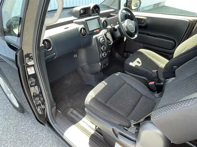 トヨタ スペイド F 滋賀県 2016(平28)年 4.2万km ブラックマイカ 純正ナビ/(ワンセグ/Bluetooth/CD)/衝突軽減ブレーキ/車線逸脱/横滑り防止/片側電動スライドドア/アイドリングストップ/HIDオートライト/オートハイビーム/純正フロアマット/ドライブレコーダー/ETC/電動格納ミラー/ドアバイザー