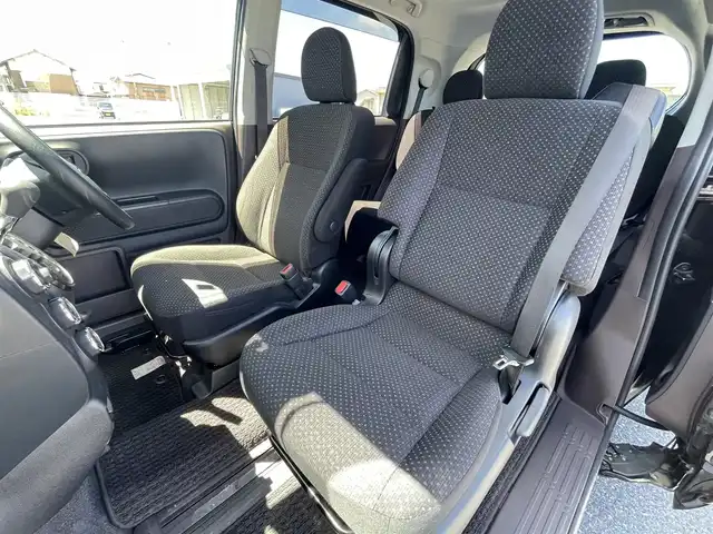トヨタ スペイド F 滋賀県 2016(平28)年 4.2万km ブラックマイカ 純正ナビ/(ワンセグ/Bluetooth/CD)/衝突軽減ブレーキ/車線逸脱/横滑り防止/片側電動スライドドア/アイドリングストップ/HIDオートライト/オートハイビーム/純正フロアマット/ドライブレコーダー/ETC/電動格納ミラー/ドアバイザー