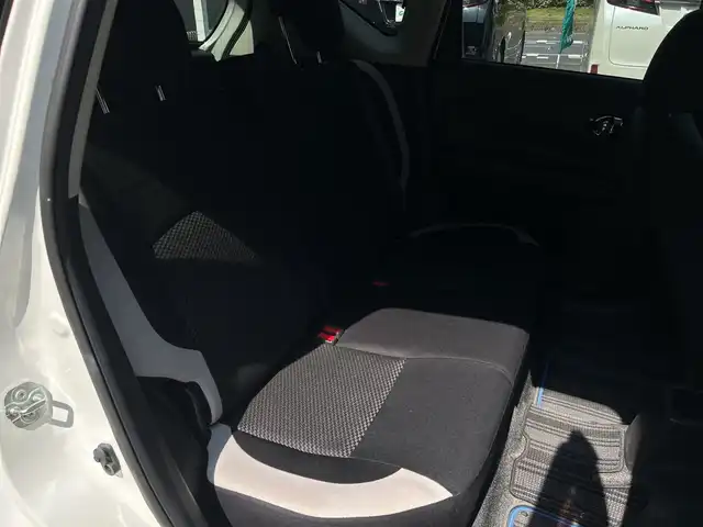 日産 ノート e－パワー X 千葉県 2018(平30)年 4.5万km ブリリアントホワイトパール 純正SDナビ（AM/FM/CD/Bluetooth）/フルセグTV/バックカメラ/前後ドライブレコーダー/インテリジェントエマージェンシーブレーキ/横滑り防止装置/車線逸脱防止支援システム/盗難警報装置/コーナーセンサー/ETC/LEDヘッドライト/純正アルミホイール/純正フロアマット