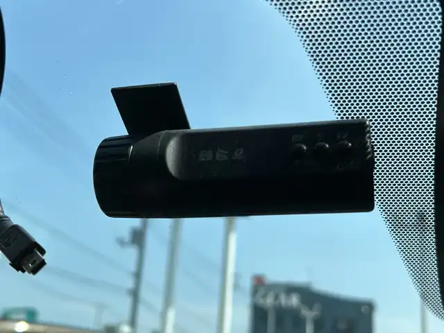 日産 ノート e－パワー X 千葉県 2018(平30)年 4.5万km ブリリアントホワイトパール 純正SDナビ（AM/FM/CD/Bluetooth）/フルセグTV/バックカメラ/前後ドライブレコーダー/インテリジェントエマージェンシーブレーキ/横滑り防止装置/車線逸脱防止支援システム/盗難警報装置/コーナーセンサー/ETC/LEDヘッドライト/純正アルミホイール/純正フロアマット