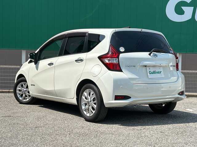 日産 ノート e－パワー X 千葉県 2018(平30)年 4.5万km ブリリアントホワイトパール 純正SDナビ（AM/FM/CD/Bluetooth）/フルセグTV/バックカメラ/前後ドライブレコーダー/インテリジェントエマージェンシーブレーキ/横滑り防止装置/車線逸脱防止支援システム/盗難警報装置/コーナーセンサー/ETC/LEDヘッドライト/純正アルミホイール/純正フロアマット