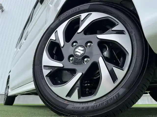 スズキ スペーシア カスタム HYBRID XS 香川県 2025(令7)年 0.1千km ピュアホワイトパール/ブラック2トーン デュアルカメラブレーキ/純正9インチメモリナビ/・スズキコネクト対応通信機装着車(195800円)/全方位カメラ/両側パワースライド/ハーフレザーシート/シートヒーター/革巻きステアリング/ステアリングヒーター/ステアリングリモコン/レーダークルーズコントロール/HUD/BSM/LEDライト/スマートキー/プッシュスタート