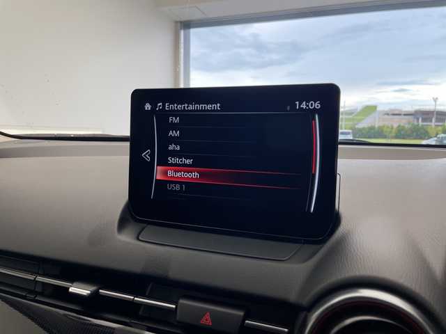 マツダ マツダ２ 15スポルト 愛知県 2023(令5)年 2.2万km スノーフレイクホワイトパールマイカ 純正8型ナビ/全方位カメラ/クルーズコントロール/ヘッドアップディスプレイ/ブラインドスポットモニター/コーナーセンサー/純正アルミホイール/パドルシフト/LEDヘッドライト/レーンキープアシスト/ETC/衝突軽減システム/ワンセグ/CD DVD/Bluetooth/ステアリングスイッチ/スマートキー/プッシュスタート