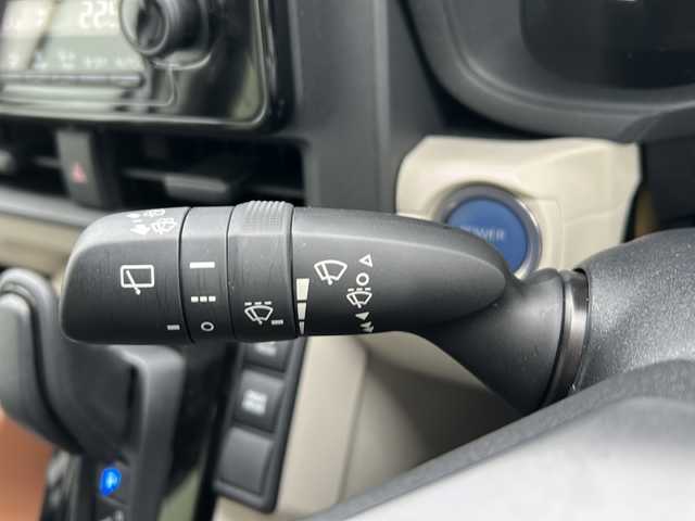 トヨタ シエンタ ハイブリッド Z 岐阜県 2023(令5)年 3.1万km ホワイトパールクリスタルシャイン 登録時走行距離30699km/純正ディスプレイオーディオ/フルセグＴＶ/バックカメラ/両側パワースライドドア/禁煙車/クルーズコントロール/シートヒーター/ステアリングヒーター/ブラインドスポットモニター/プッシュスタート/スマートキー/LEDヘッドライト/オートライト/フォグランプ/オートマチックハイビーム/100V充電/1500W/前後コーナーセンサー/Bluetooth接続/USB入力端子/アイドリングストップ