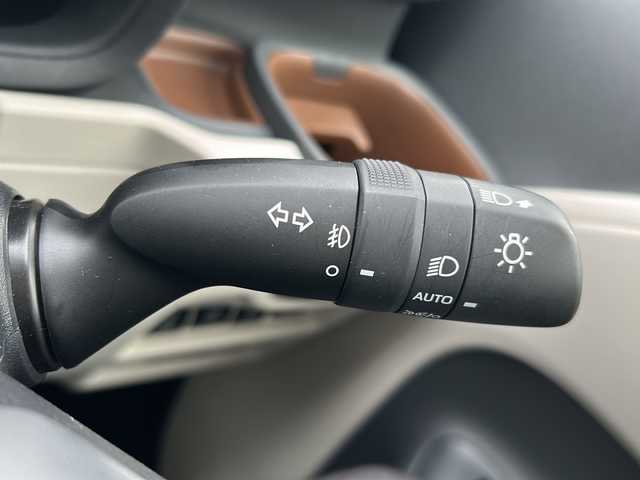 トヨタ シエンタ ハイブリッド Z 岐阜県 2023(令5)年 3.1万km ホワイトパールクリスタルシャイン 登録時走行距離30699km/純正ディスプレイオーディオ/フルセグＴＶ/バックカメラ/両側パワースライドドア/禁煙車/クルーズコントロール/シートヒーター/ステアリングヒーター/ブラインドスポットモニター/プッシュスタート/スマートキー/LEDヘッドライト/オートライト/フォグランプ/オートマチックハイビーム/100V充電/1500W/前後コーナーセンサー/Bluetooth接続/USB入力端子/アイドリングストップ