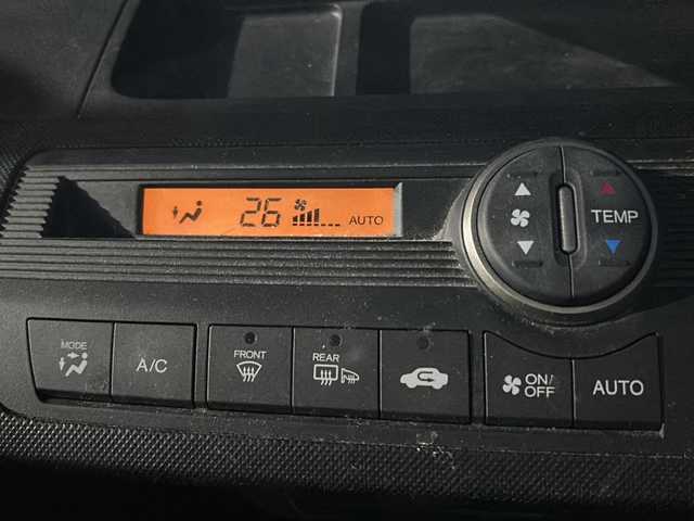 ホンダ フリード スパイク G ジャストセレクション 道央・札幌 2012(平24)年 9.1万km ポリッシュドメタルメタリック 社外ナビ（AM/FM/CD/DVD/BT/TVフルセグ）/ETC/片側電動パワースライドドア（助手席側）/片側イージークローザードア（運転席側）/横滑り防止装置/ECONモード/オートエアコン/リアデフォッガースイッチ/電動格納ミラー/純正フロアマット/ドアバイザー/積み込み冬タイヤ（純正ホイールカバー）/ISOFIX/社外エンジンスターター