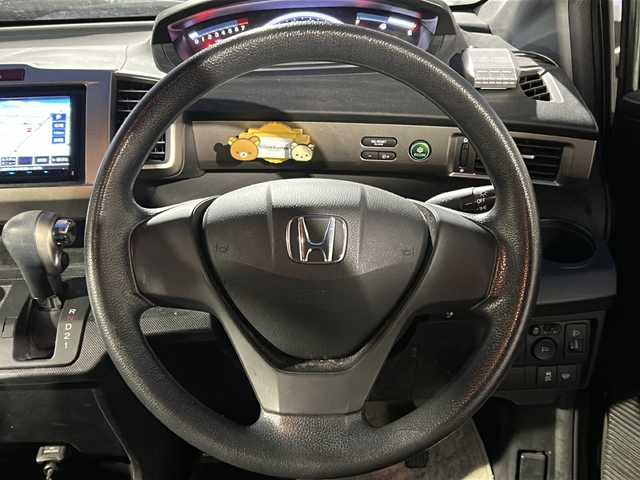 ホンダ フリード スパイク G ジャストセレクション 道央・札幌 2012(平24)年 9.1万km ポリッシュドメタルメタリック 社外ナビ（AM/FM/CD/DVD/BT/TVフルセグ）/ETC/片側電動パワースライドドア（助手席側）/片側イージークローザードア（運転席側）/横滑り防止装置/ECONモード/オートエアコン/リアデフォッガースイッチ/電動格納ミラー/純正フロアマット/ドアバイザー/積み込み冬タイヤ（純正ホイールカバー）/ISOFIX/社外エンジンスターター