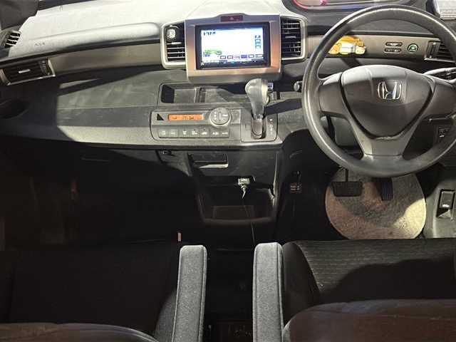 ホンダ フリード スパイク G ジャストセレクション 道央・札幌 2012(平24)年 9.1万km ポリッシュドメタルメタリック 社外ナビ（AM/FM/CD/DVD/BT/TVフルセグ）/ETC/片側電動パワースライドドア（助手席側）/片側イージークローザードア（運転席側）/横滑り防止装置/ECONモード/オートエアコン/リアデフォッガースイッチ/電動格納ミラー/純正フロアマット/ドアバイザー/積み込み冬タイヤ（純正ホイールカバー）/ISOFIX/社外エンジンスターター