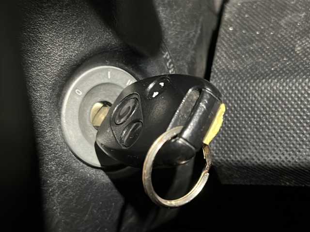 ホンダ フリード スパイク G ジャストセレクション 道央・札幌 2012(平24)年 9.1万km ポリッシュドメタルメタリック 社外ナビ（AM/FM/CD/DVD/BT/TVフルセグ）/ETC/片側電動パワースライドドア（助手席側）/片側イージークローザードア（運転席側）/横滑り防止装置/ECONモード/オートエアコン/リアデフォッガースイッチ/電動格納ミラー/純正フロアマット/ドアバイザー/積み込み冬タイヤ（純正ホイールカバー）/ISOFIX/社外エンジンスターター