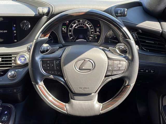 レクサス ＬＳ 500h エグゼクティブ 青森県 2019(平31)年 13.2万km ブラック ・4WD/・本革シート/・純正メーカーナビ/・フルセグ/・全方位カメラ/・Bluetooth/・横滑り防止/・衝突被害軽減ブレーキ/・レーンキープアシスト/・レーダークルーズコントロール/・パドルシフト/・LEDヘットライト/・オートライト/・パワーシート(前席)/・シートヒーター(前席)/・エアシート(前席)/・デジタルインナーミラー/・プッシュスタート/・スマートキー/・カードキー/・スペアキー２本/・純正エンジンスターター/・純正20AW/・純正フロアマット/・スタットレスタイヤ車載/・保証書/・取扱説明書