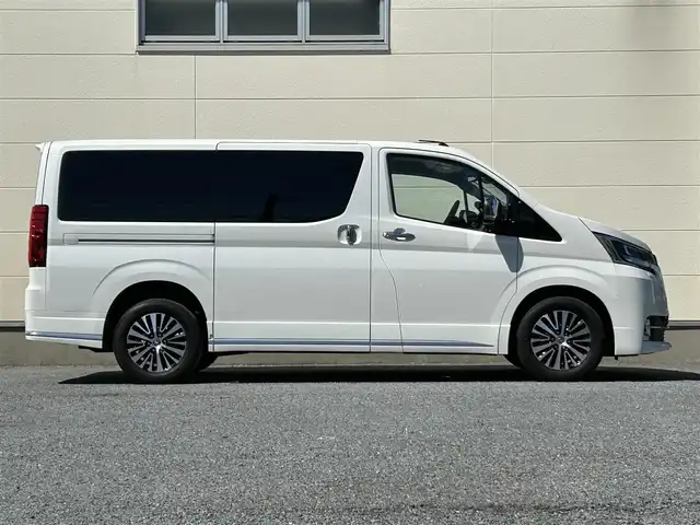 トヨタ グランエース プレミアム 茨城県 2024(令6)年 1万km ホワイトパールクリスタルシャイン 純正ナビ/フルセグTV/Bluetooth接続/全方位カメラ/両側パワースライド/後部座席モニター/シートヒーター/レーダークルーズコントロール/デジタルインナーミラー/ＵＳＢ入力端/３列シート/LEDヘッドライト/ビルトインETC/ベージュ本革シート/純正１７インチアルミホイール