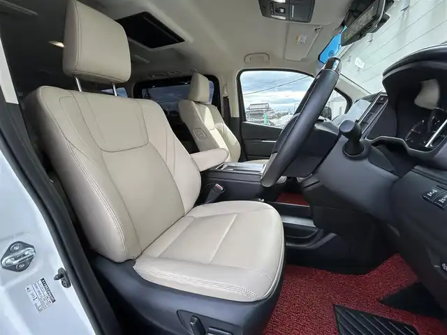 トヨタ グランエース プレミアム 茨城県 2024(令6)年 1万km ホワイトパールクリスタルシャイン 純正ナビ/フルセグTV/Bluetooth接続/全方位カメラ/両側パワースライド/後部座席モニター/シートヒーター/レーダークルーズコントロール/デジタルインナーミラー/ＵＳＢ入力端/３列シート/LEDヘッドライト/ビルトインETC/ベージュ本革シート/純正１７インチアルミホイール