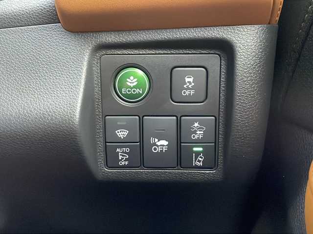 ホンダ ヴェゼル ハイブリッド Z ホンダセンシング 愛知県 2016(平28)年 7.3万km ホワイトオーキッドパール /禁煙車//純正ナビ【VXM-164VFi】//バックカメラ//ETC・ドライブレコーダー//フルセグTV・Bluetooth・CD・DVD//純正17インチアルミホイール(スポーツタイプ)//ルーフレール//Honda SENSING//衝突軽減ブレーキ(CMBS)//アダプティブクルーズコントロール(ACC)//車線維持支援システム(LKAS)//路外逸脱抑制//誤発進抑制//先行車発進お知らせ//標識認識//歩行者事故低減ステアリング//本革&ファブリックコンビシート(フロント)//プライムスムース&ファブリックコンビシート(リヤ)//運転席&助手席シートヒーター//LEDヘッドライト//オートライト//フロントフォグランプ//電動格納ミラーウィンカー//プッシュスタート//ECONモード//電子パーキングブレーキ//ブレーキホールド//SPORTモード//パドルシフト//スペアキー1本