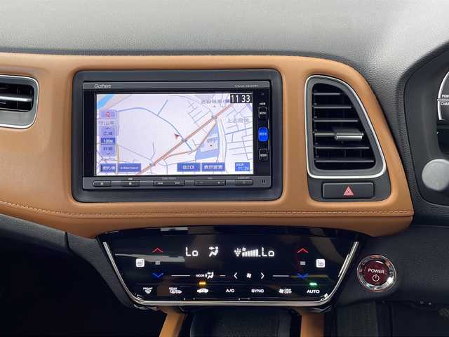 ホンダ ヴェゼル ハイブリッド Z ホンダセンシング 愛知県 2016(平28)年 7.3万km ホワイトオーキッドパール /禁煙車//純正ナビ【VXM-164VFi】//バックカメラ//ETC・ドライブレコーダー//フルセグTV・Bluetooth・CD・DVD//純正17インチアルミホイール(スポーツタイプ)//ルーフレール//Honda SENSING//衝突軽減ブレーキ(CMBS)//アダプティブクルーズコントロール(ACC)//車線維持支援システム(LKAS)//路外逸脱抑制//誤発進抑制//先行車発進お知らせ//標識認識//歩行者事故低減ステアリング//本革&ファブリックコンビシート(フロント)//プライムスムース&ファブリックコンビシート(リヤ)//運転席&助手席シートヒーター//LEDヘッドライト//オートライト//フロントフォグランプ//電動格納ミラーウィンカー//プッシュスタート//ECONモード//電子パーキングブレーキ//ブレーキホールド//SPORTモード//パドルシフト//スペアキー1本