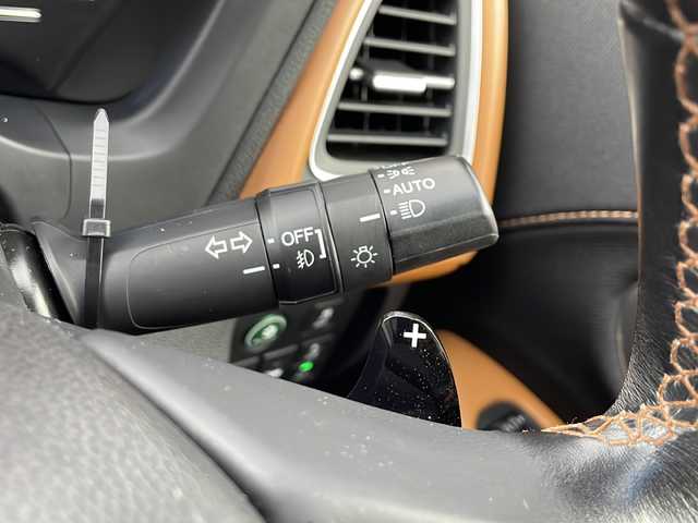ホンダ ヴェゼル ハイブリッド Z ホンダセンシング 愛知県 2016(平28)年 7.3万km ホワイトオーキッドパール /禁煙車//純正ナビ【VXM-164VFi】//バックカメラ//ETC・ドライブレコーダー//フルセグTV・Bluetooth・CD・DVD//純正17インチアルミホイール(スポーツタイプ)//ルーフレール//Honda SENSING//衝突軽減ブレーキ(CMBS)//アダプティブクルーズコントロール(ACC)//車線維持支援システム(LKAS)//路外逸脱抑制//誤発進抑制//先行車発進お知らせ//標識認識//歩行者事故低減ステアリング//本革&ファブリックコンビシート(フロント)//プライムスムース&ファブリックコンビシート(リヤ)//運転席&助手席シートヒーター//LEDヘッドライト//オートライト//フロントフォグランプ//電動格納ミラーウィンカー//プッシュスタート//ECONモード//電子パーキングブレーキ//ブレーキホールド//SPORTモード//パドルシフト//スペアキー1本