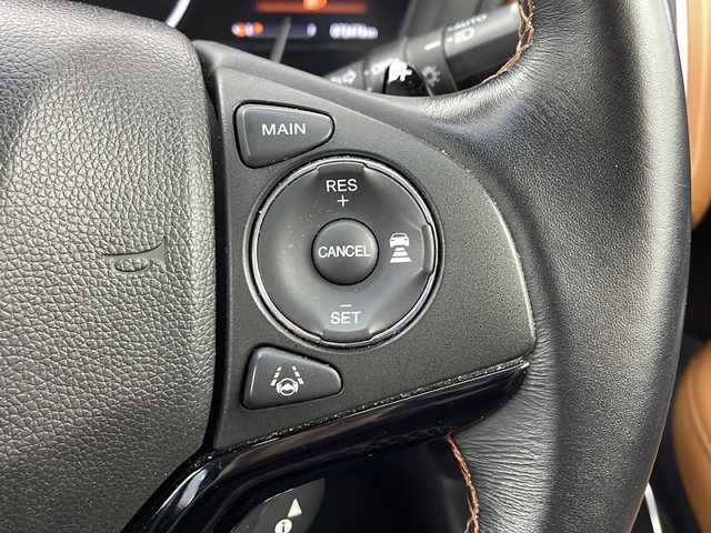 ホンダ ヴェゼル ハイブリッド Z ホンダセンシング 愛知県 2016(平28)年 7.3万km ホワイトオーキッドパール /禁煙車//純正ナビ【VXM-164VFi】//バックカメラ//ETC・ドライブレコーダー//フルセグTV・Bluetooth・CD・DVD//純正17インチアルミホイール(スポーツタイプ)//ルーフレール//Honda SENSING//衝突軽減ブレーキ(CMBS)//アダプティブクルーズコントロール(ACC)//車線維持支援システム(LKAS)//路外逸脱抑制//誤発進抑制//先行車発進お知らせ//標識認識//歩行者事故低減ステアリング//本革&ファブリックコンビシート(フロント)//プライムスムース&ファブリックコンビシート(リヤ)//運転席&助手席シートヒーター//LEDヘッドライト//オートライト//フロントフォグランプ//電動格納ミラーウィンカー//プッシュスタート//ECONモード//電子パーキングブレーキ//ブレーキホールド//SPORTモード//パドルシフト//スペアキー1本