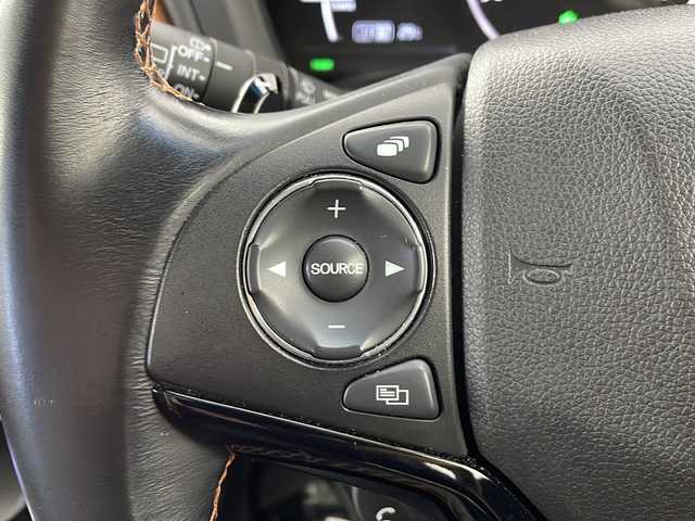 ホンダ ヴェゼル ハイブリッド Z ホンダセンシング 愛知県 2016(平28)年 7.3万km ホワイトオーキッドパール /禁煙車//純正ナビ【VXM-164VFi】//バックカメラ//ETC・ドライブレコーダー//フルセグTV・Bluetooth・CD・DVD//純正17インチアルミホイール(スポーツタイプ)//ルーフレール//Honda SENSING//衝突軽減ブレーキ(CMBS)//アダプティブクルーズコントロール(ACC)//車線維持支援システム(LKAS)//路外逸脱抑制//誤発進抑制//先行車発進お知らせ//標識認識//歩行者事故低減ステアリング//本革&ファブリックコンビシート(フロント)//プライムスムース&ファブリックコンビシート(リヤ)//運転席&助手席シートヒーター//LEDヘッドライト//オートライト//フロントフォグランプ//電動格納ミラーウィンカー//プッシュスタート//ECONモード//電子パーキングブレーキ//ブレーキホールド//SPORTモード//パドルシフト//スペアキー1本