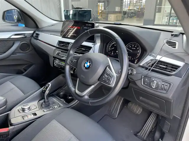 ＢＭＷ Ｘ１ sDrive 18i 滋賀県 2019(令1)年 4.7万km パール 純正10.2インチナビ/バックカメラ/前後ドライブレコーダー/コーナーセンサー/ビルトインETC/電動パーキングブレーキ/MTモード付AT/衝突被害軽減システム/オートライト/ルーフレール/純正アルミホイール