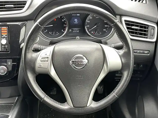 日産 エクストレイル 20X 道央・札幌 2015(平27)年 7.3万km ダイヤモンドブラック ４WD/純正SDナビ/AM/FM/SD/CD/DVD/AUX/フルセグ/横滑り防止装置/ダウンヒルアシストコントロール/バックカメラ/アイドリングストップ/前席シートヒーター/レザーシート/革巻きステアリング/プッシュスタート/スマートキー/キセノンヘッドライト/オートライト/フォグランプ/ヘッドライトレベライザー/電動格納ミラー/ヒーテッドドアミラー/ウィンカーミラー/純正フロアマット/ドアバイザー/スペアキー/純正フエンジンスターター/ルーフレール